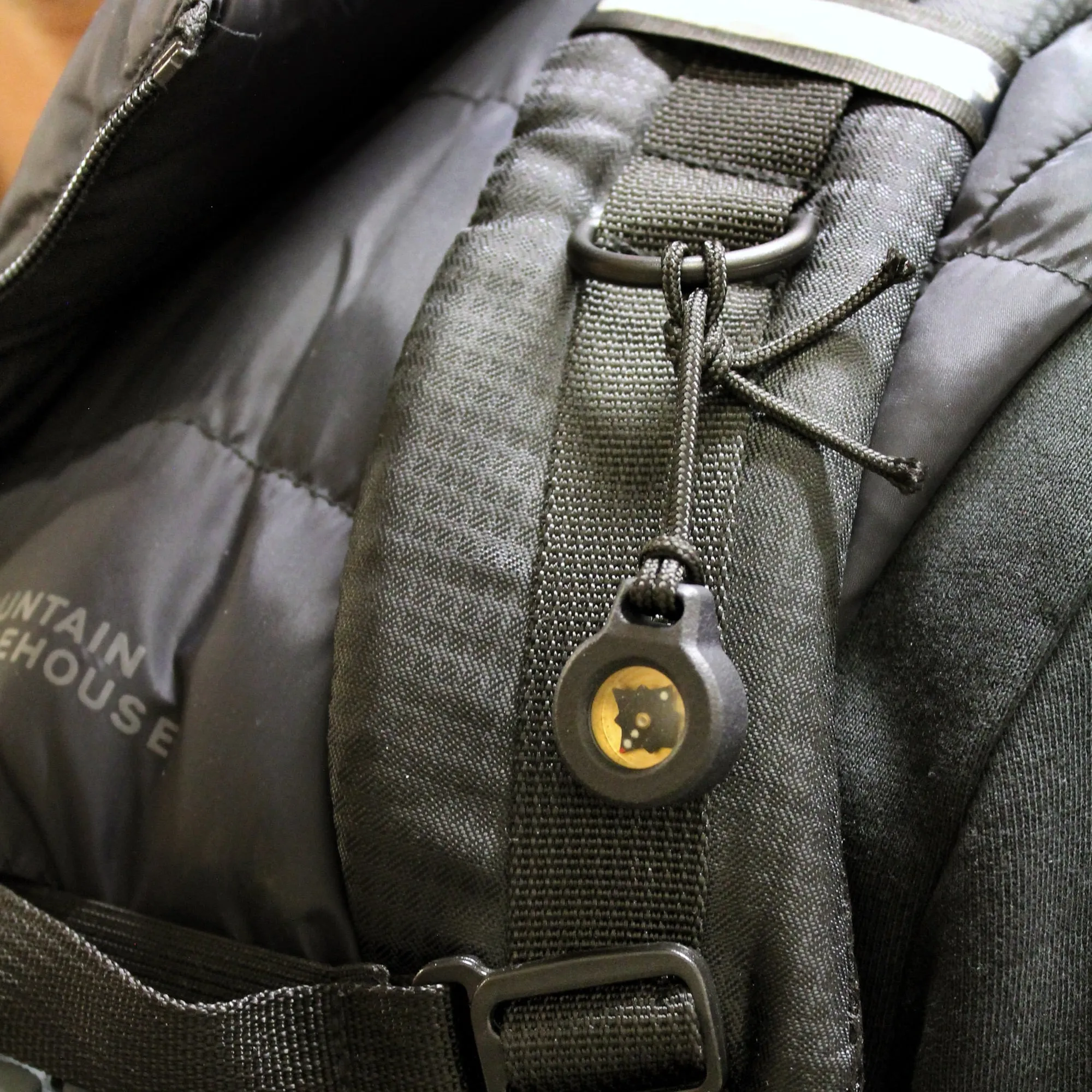 BUTTON COMPASS HOLDER