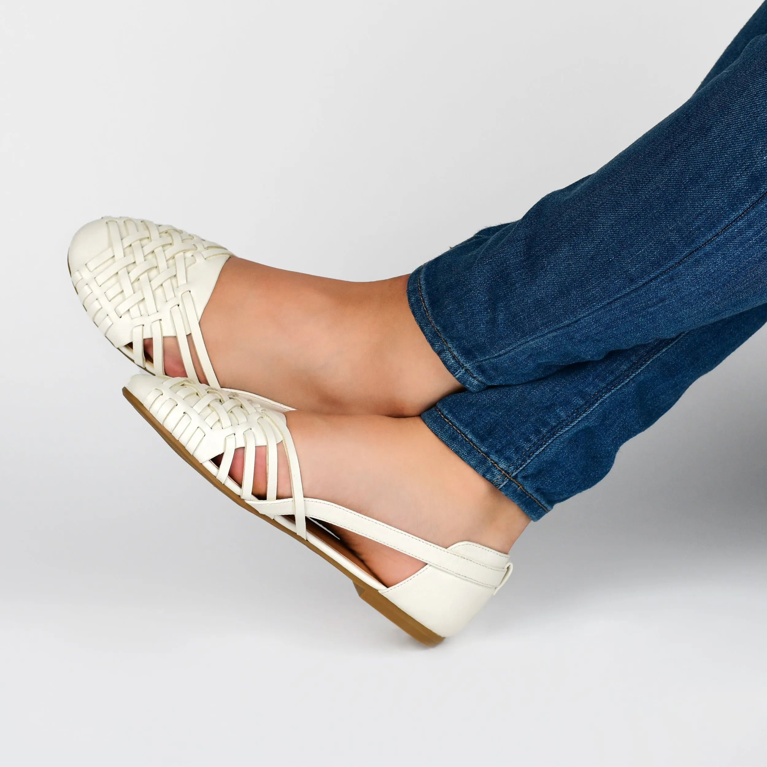 Journee Collection Women's Ekko Flat