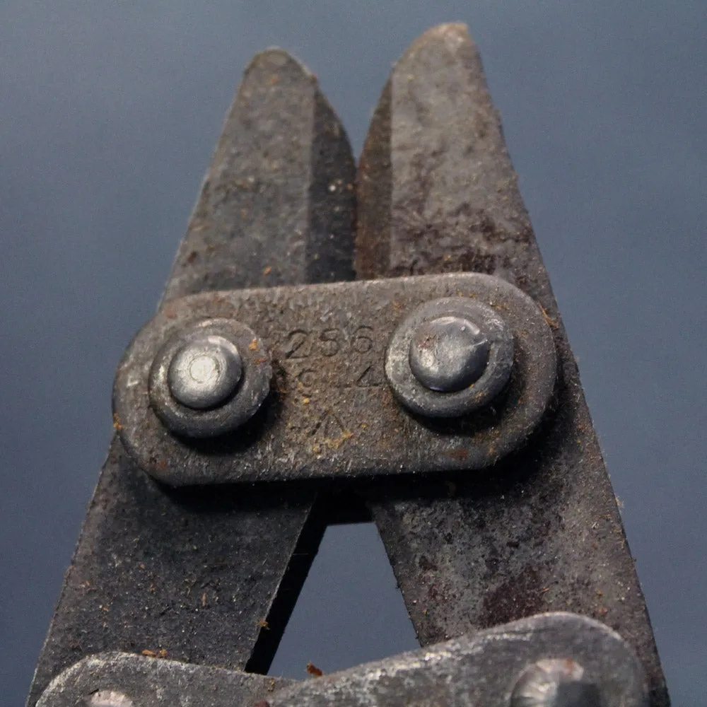 WWII BRITISH BARBED WIRE / BOLT CUTTERS